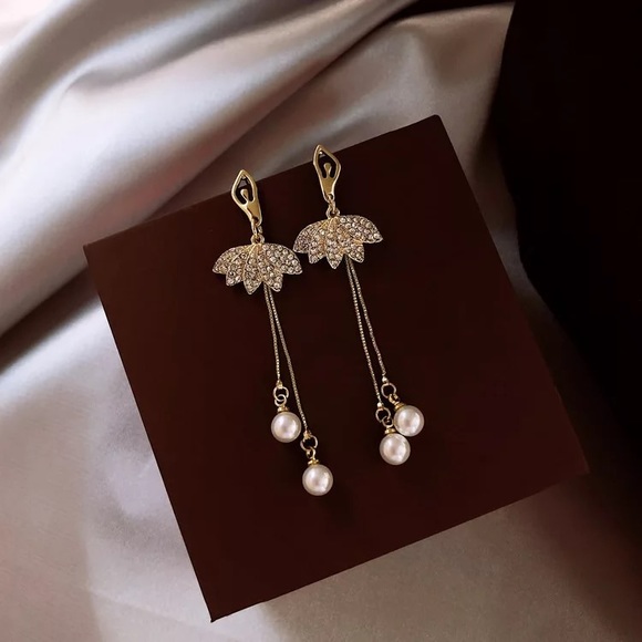 Ballet Dancer Pearl Drop Tassels Stud Earrings - Picture 6 of 8